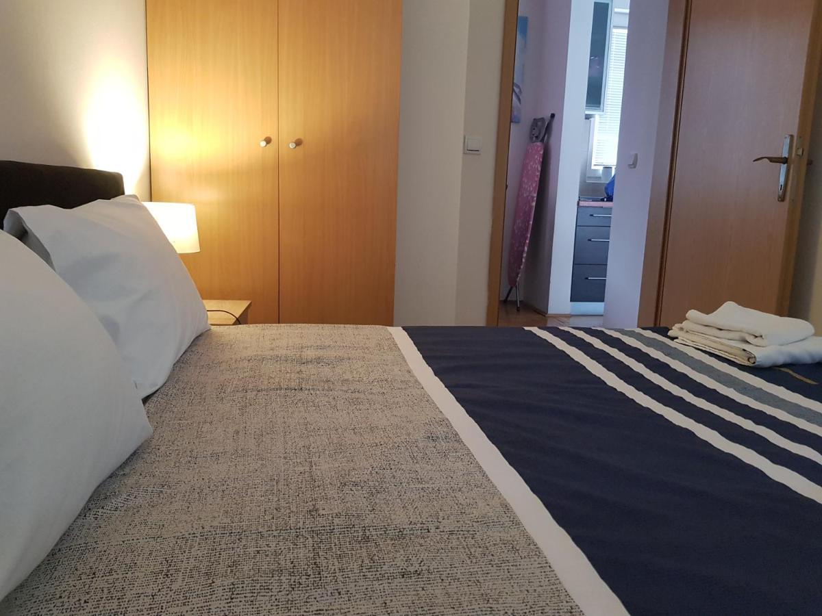 Rajiceva 5- Apartman Sa Prostranom Terasom I Garaznim Mestom Kragujevac Exterior foto